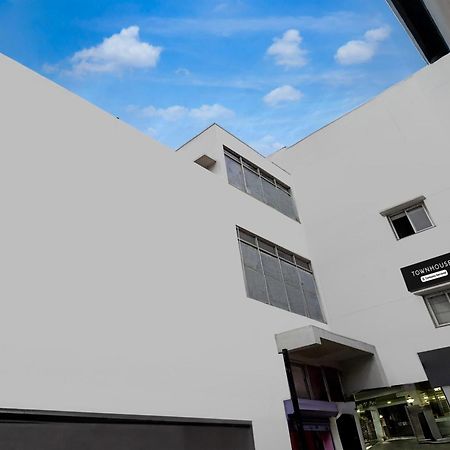 Super Townhouse Arcot Road Near Kauvery Hospital Chennai Exterior foto